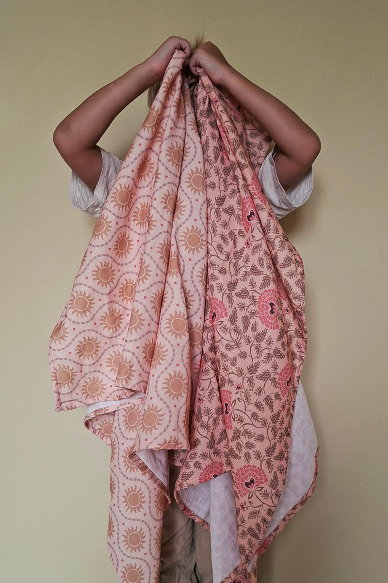 XL swaddle Sol peachy pink